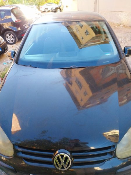 Tirane, shes makine Golf 5 Nafte, e zeze manuale Kondicioner 258.817 km 3.800 €