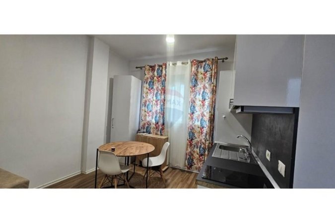 Tirane, jepet me qera apartament 1+1 Kati 3, 54 m² 550 € (Blloku)