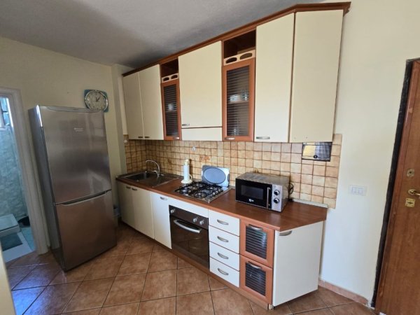Durres, jepet me qera apartament 1+1+Ballkon Kati 5, 70 m² 300 € (Prane kompleksit Florida)