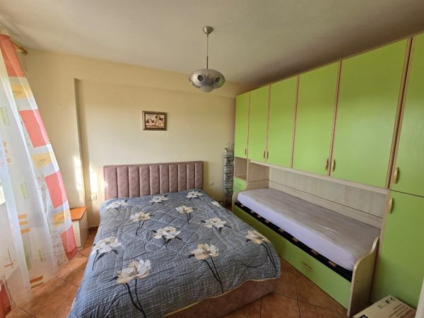 Durres, jepet me qera apartament 1+1+Ballkon Kati 5, 70 m² 300 € (Prane kompleksit Florida)