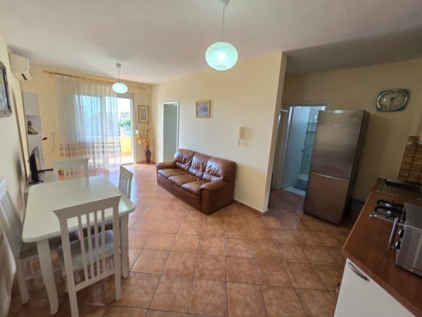 Durres, jepet me qera apartament 1+1+Ballkon Kati 5, 70 m² 300 € (Prane kompleksit Florida)