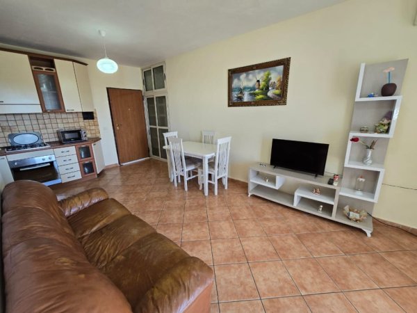 Durres, jepet me qera apartament 1+1+Ballkon Kati 5, 70 m² 300 € (Prane kompleksit Florida)