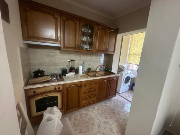Tirane, shitet apartament 2+1+Ballkon Kati 4, 70 m² 140.000 € (Rruga e Durrësit)
