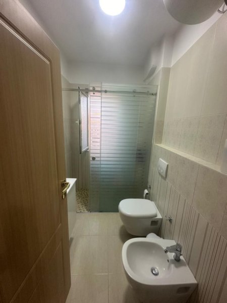 Tirane, shitet apartament 2+1+Ballkon Kati 4, 70 m² 140.000 € (Rruga e Durrësit)