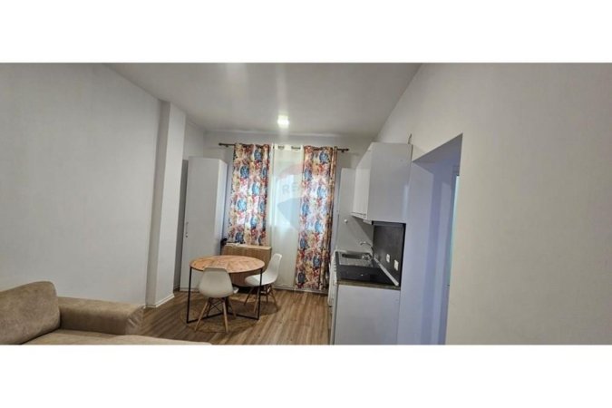 Tirane, jepet me qera apartament 1+1 Kati 5, 50 m² 550 € (Bllok)