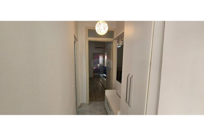 Tirane, jepet me qera apartament 1+1 , 50 m² 400 € (Rruga Ali Demi)