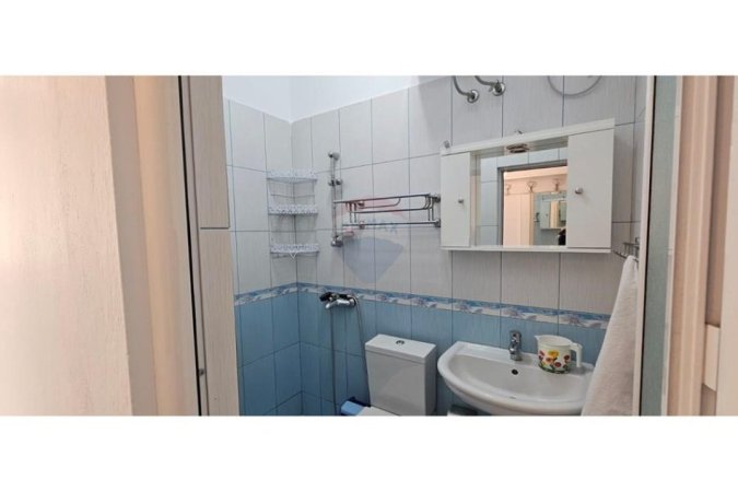 Tirane, jepet me qera apartament 1+1 , 50 m² 400 € (Rruga Ali Demi)