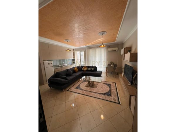 Tirane, jap me qera apartament 1+1+POST PARKIMI , 80 m² 600 € (Liqeni i Thatë)