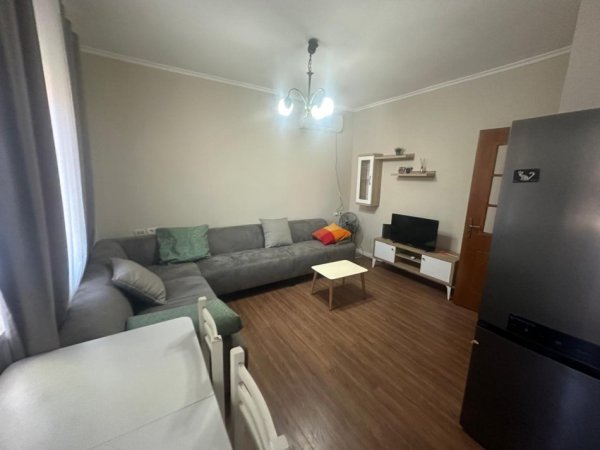 Tirane, jepet me qera apartament 2+1+Ballkon Kati 2, 90 m² 600 € (Rruga Fortuzi)