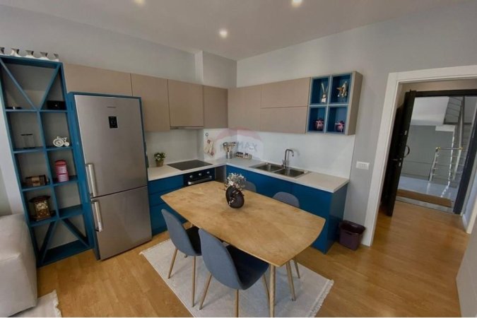 Tirane, jepet me qera apartament 1+1+Ballkon Kati 4, 64 m² (21 dhejtori,prane supermarket joena)