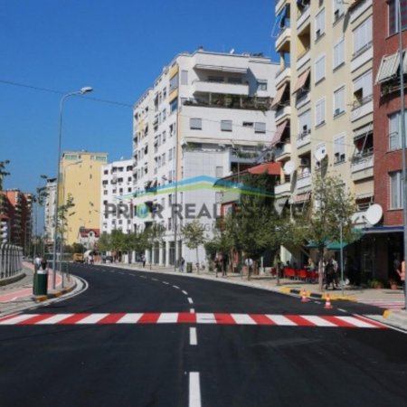Tirane, shitet apartament 1+1 Kati 10, 65 m² 165.000 € (Komuna e Parisit)