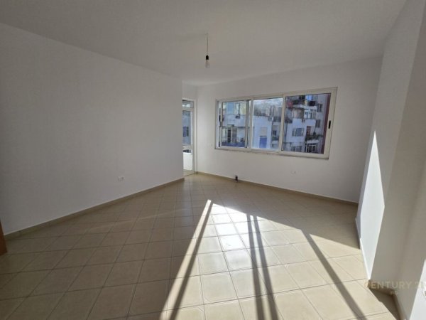 Tirane, shitet apartament 3+1+Ballkon Kati 4, 115 m² 129.000 € (ne Fresk)