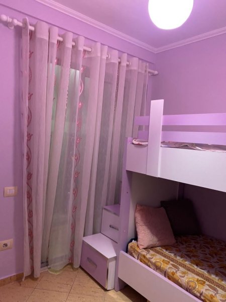 Tirane, japim  apartament 2+1 me Qira