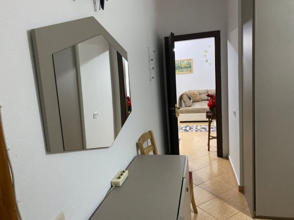 Tirane, japim  apartament 2+1 me Qira