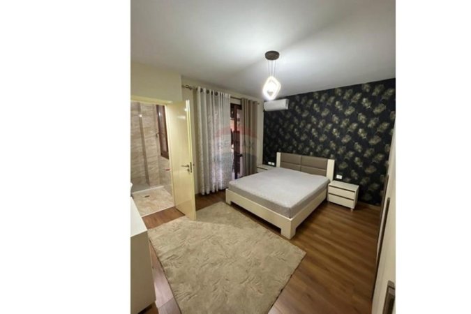 Tirane, jepet me qera apartament 2+1 Kati 2, 115 m² 700 € (Kopshti Botanik)