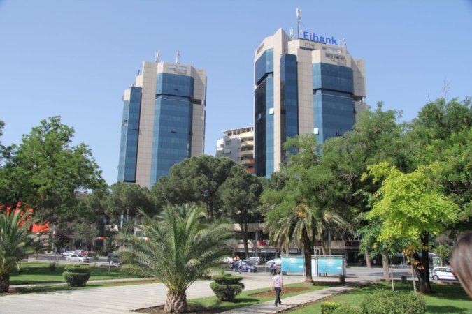 Tirane, jepet me qera apartament 1+1+Ballkon Kati 1, 75 m² 450 € (Shallvaret)