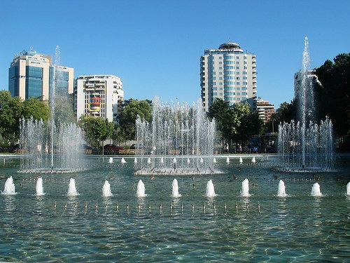 Tirane, jepet me qera apartament 1+1+Ballkon Kati 1, 75 m² 450 € (Shallvaret)
