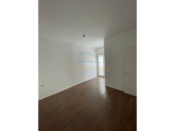 Tirane, shitet apartament 2+1+Ballkon Kati 1, 95 m² 222.075 € (Barrikadave)