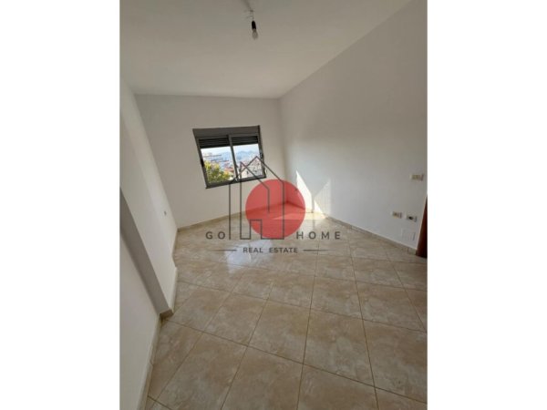 Tirane, shitet apartament 2+1+Ballkon Kati 4, 87 m² 112.000 € (Pallatet e Verdha)