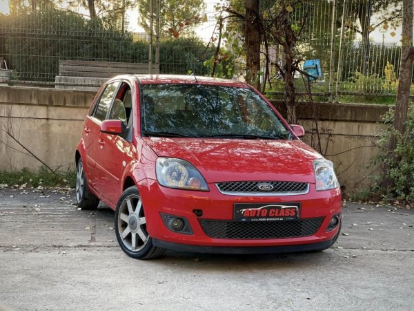 Tirane, shes makine FORD FIESTA Benzin, e kuqe automatik Klima 130.000 km 4.200 €