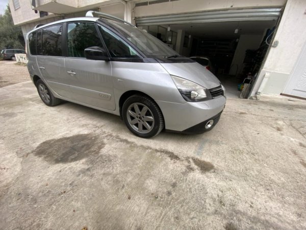 Tirane, shes makine Renault Nafte, gri metalizato automatik Kondicioner 270.001 km 7.100 €