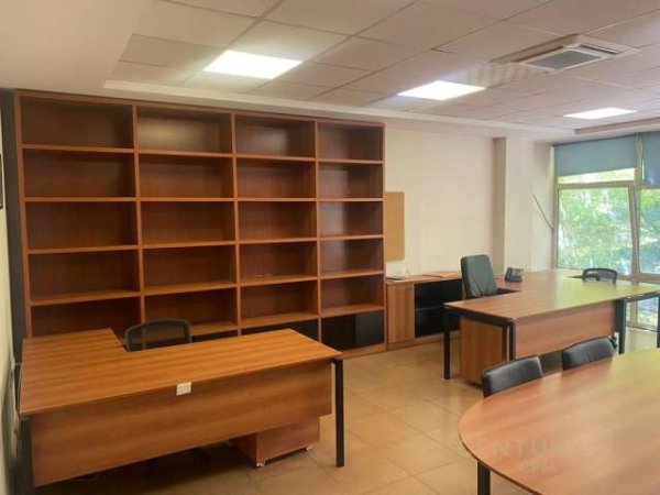Tirane, shitet ambjent biznesi Kati 1, 514 m²  (Rruga e Elbasanit)