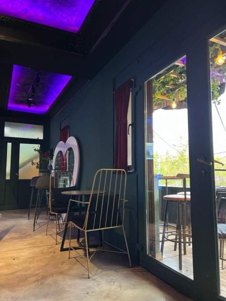 Tirane, shitet bar-kafe Kati 1, 334 m² 220.000  (institut)