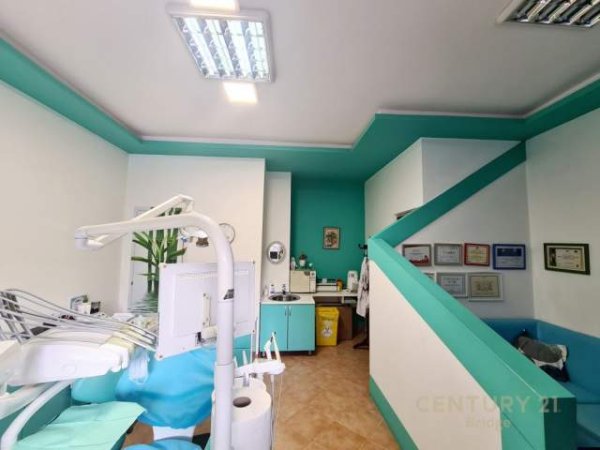 Tirane, shitet dyqan Kati 0, 30 m² 45.000 Euro (Kodra e Diellit)