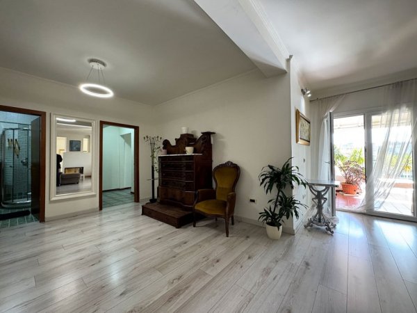 Tirane, shitet apartament 3+1+Ballkon Kati 10, 220 m² 620.000 € (RRUGA “ISMAIL QEMALI” NË QENDER TË ISH BLLOKUT)