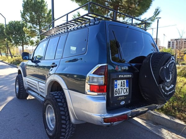 Tirane, shes SUV | Fuoristrad | Xhip Mitsubishi Pajero Nafte, jeshile automatik Kondicioner 200.000 km 6.000 €