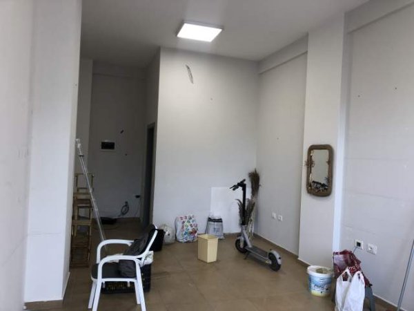 Tirane, shitet dyqan Kati 0, 60 m² 2.000 Euro/m2 (Rruga Hysni Gerbolli)