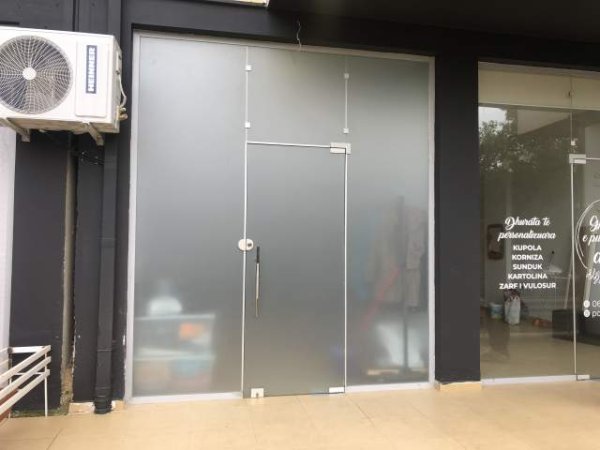 Tirane, shitet dyqan Kati 0, 60 m² 2.000 Euro/m2 (Rruga Hysni Gerbolli)