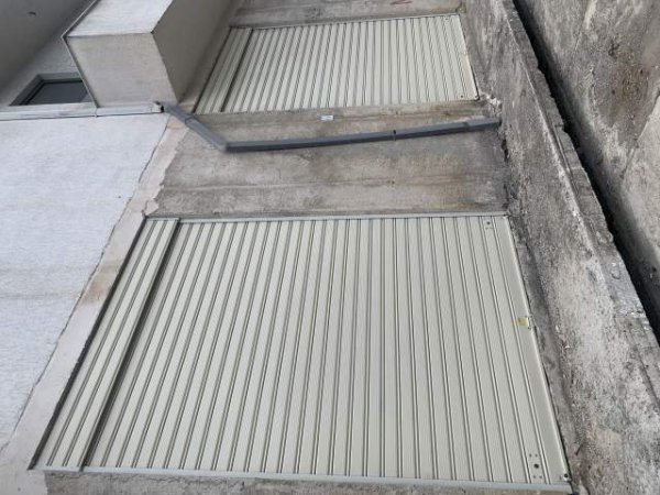 Tirane, shitet dyqan Kati 0, 125 m² 750.000 Euro (Lisi)