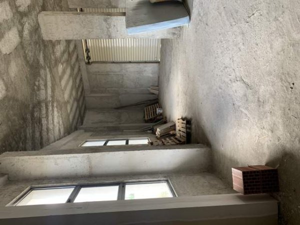 Tirane, shitet dyqan Kati 0, 125 m² 750.000 Euro (Lisi)