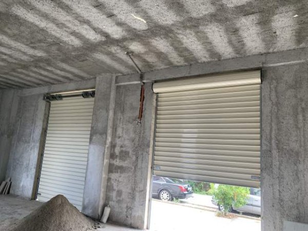 Tirane, shitet dyqan Kati 0, 125 m² 750.000 Euro (Lisi)