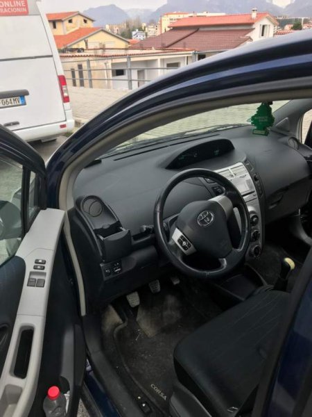 Tirane, shes makine Toyota Yaris Viti 2007, 4.100 Euro