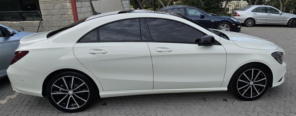 Tirane, shitet makine Mercedes Benz CLA 200CDI Nafte, e bardhë automatik Klima 189.500 km 14.500 €