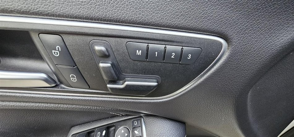 Tirane, shitet makine Mercedes Benz CLA 200CDI Nafte, e bardhë automatik Klima 189.500 km 14.500 €