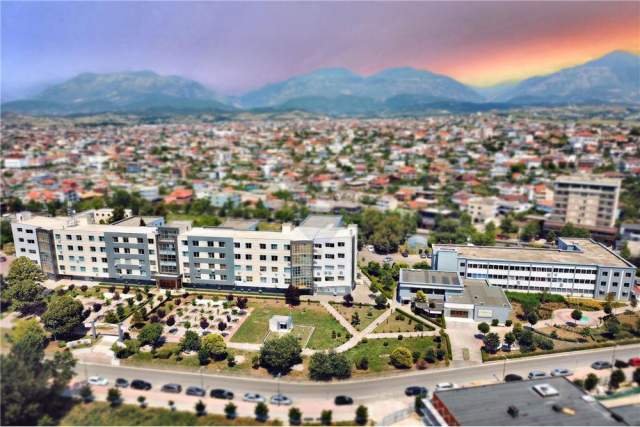 Tirane, shitet lokal Kati 1, 335 m² 120.000 Euro (institut)