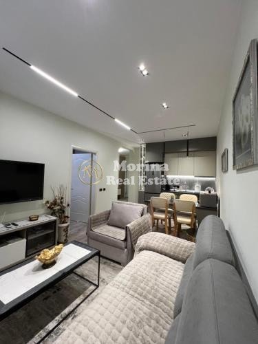 Tirane, jepet me qera apartament 1+1 Kati 10, 77 m² 1.000 € (Qender)