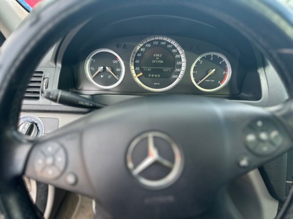 Tirane, shitet me portobagazh Mercedes benz C220 W203 Nafte, kafe automatik Klima 6000 €