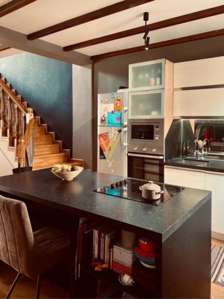 Tirane, jepet me qera apartament 4+1 , 180 m² 1.200 € (RRUGA E BRIGADAVE)