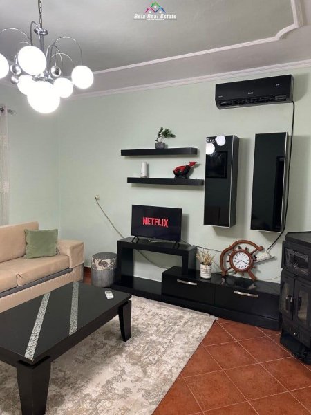 Tirane, jepet me qera Vile 2+1 Kati 1, 140 m² 400 € (porcelan)