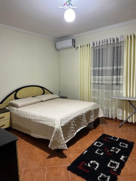 Tirane, jepet me qera Vile 2+1 Kati 1, 140 m² 400 € (porcelan)