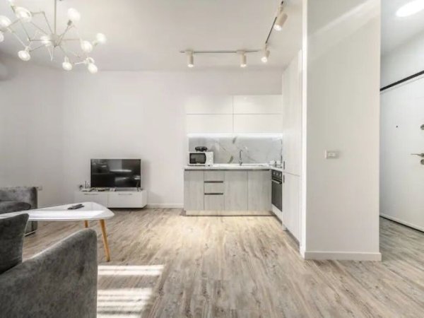 Tirane, jepet me qera apartament 2+1 Kati 2, 90 m² 850 € (9 kateshet)