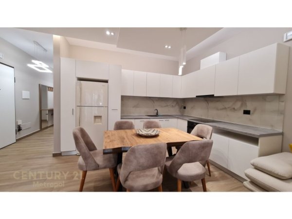 Tirane, jepet me qera apartament 2+1+Ballkon Kati 1, 115 m² 1.700 € (teg lunder)