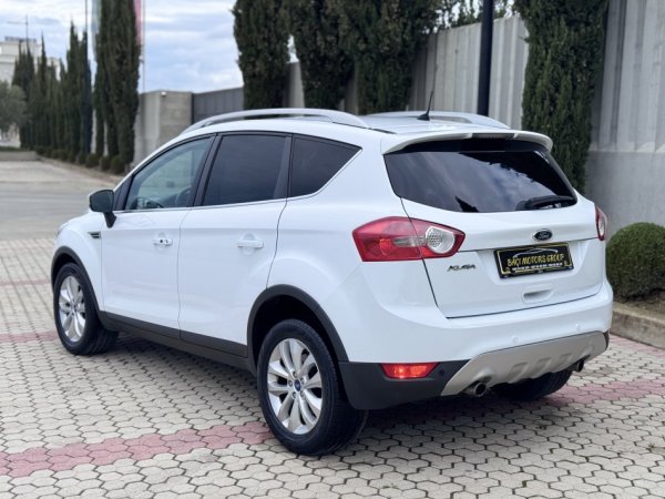 Durres, shes makine Ford Kuga 2.0Nafte Automatike 2011 Nafte, e bardhë automatik Klima 197 km