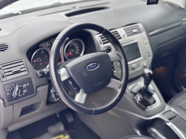Durres, shes makine Ford Kuga 2.0Nafte Automatike 2011 Nafte, e bardhë automatik Klima 197 km