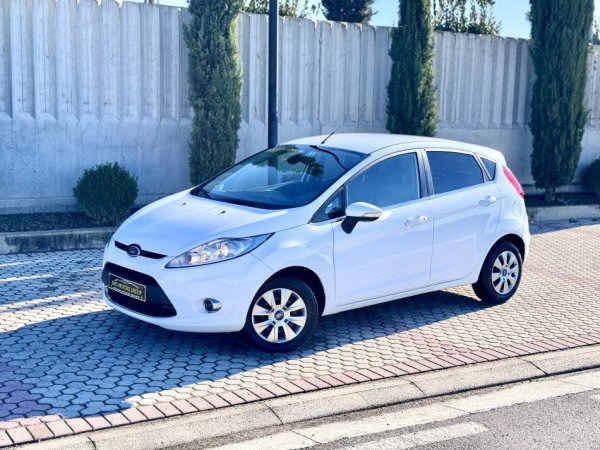 Durres, shes makine Ford Fiesta 1.4NAFTE Nafte, e bardhë manuale Klima 177 km