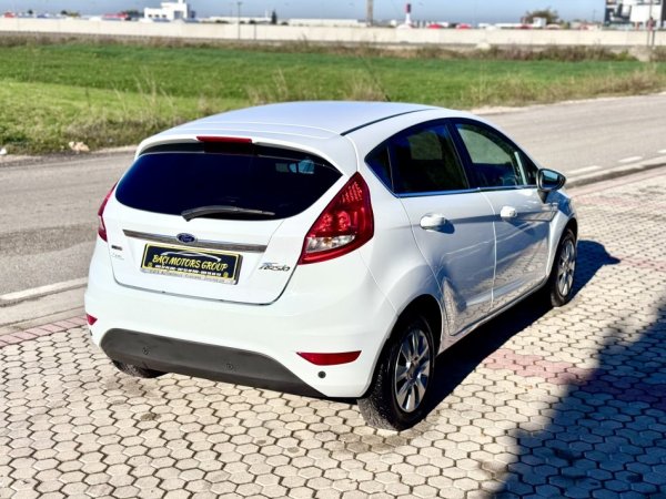 Durres, shes makine Ford Fiesta 1.4NAFTE Nafte, e bardhë manuale Klima 177 km